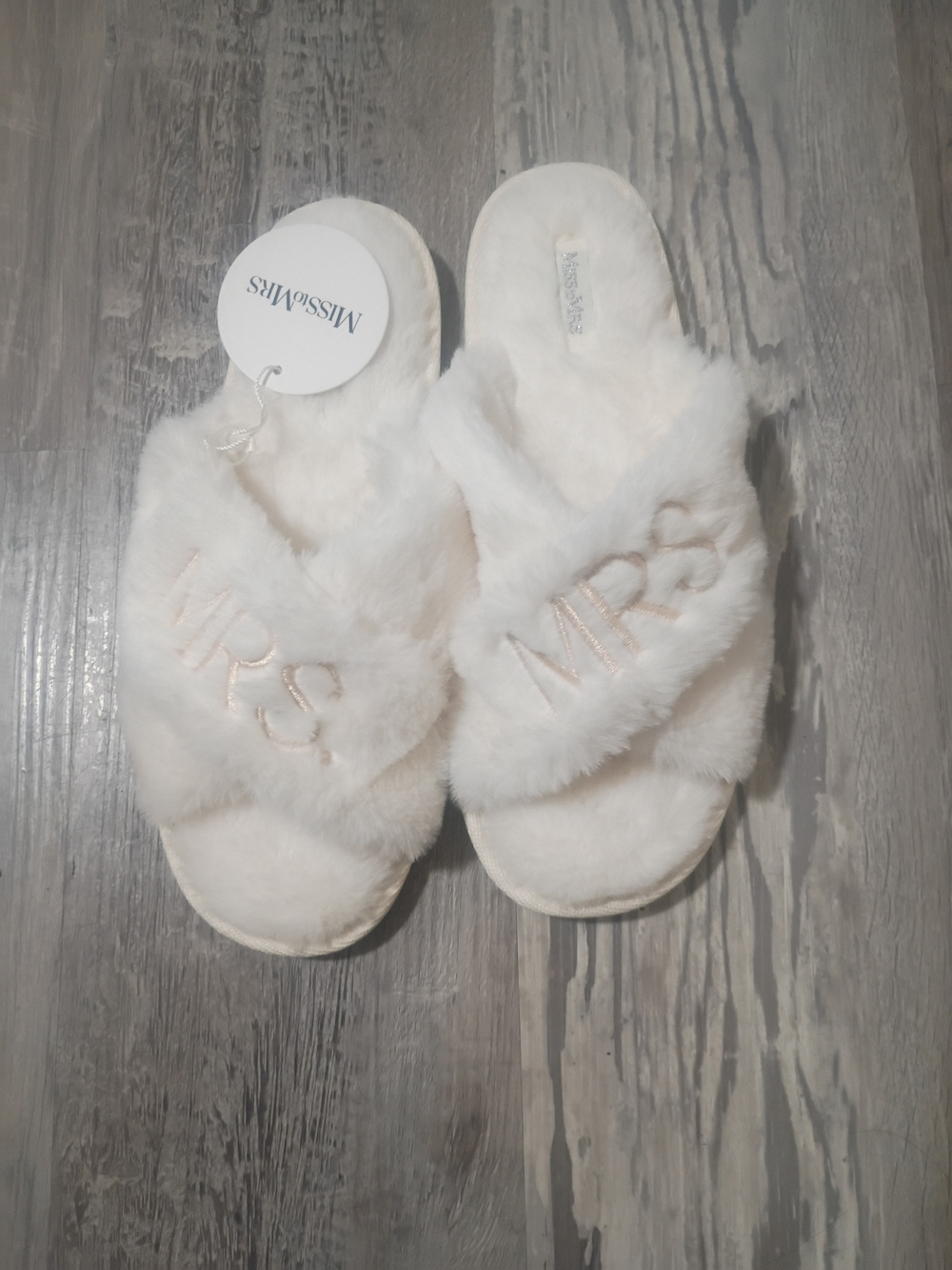 MRS plush White Mrs Fuzzy Slide Slippers Size 7.5